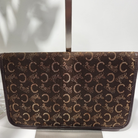Celine Brown Textured Bag with Leather Closure - Picture 3 of 16
